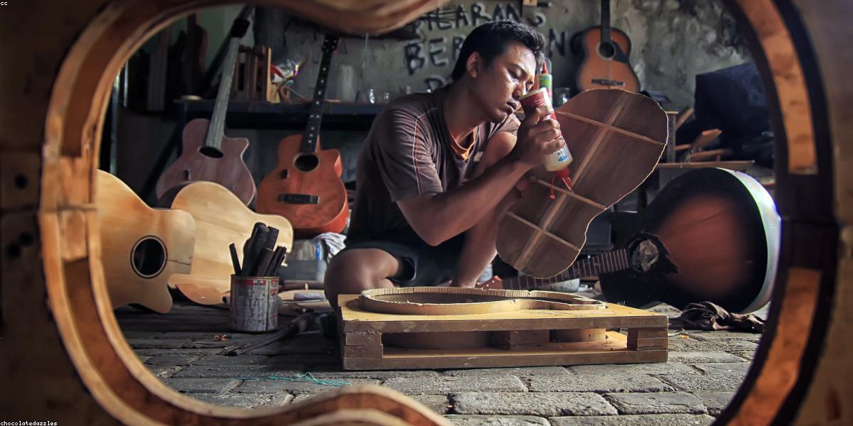 Guitar repair workshop